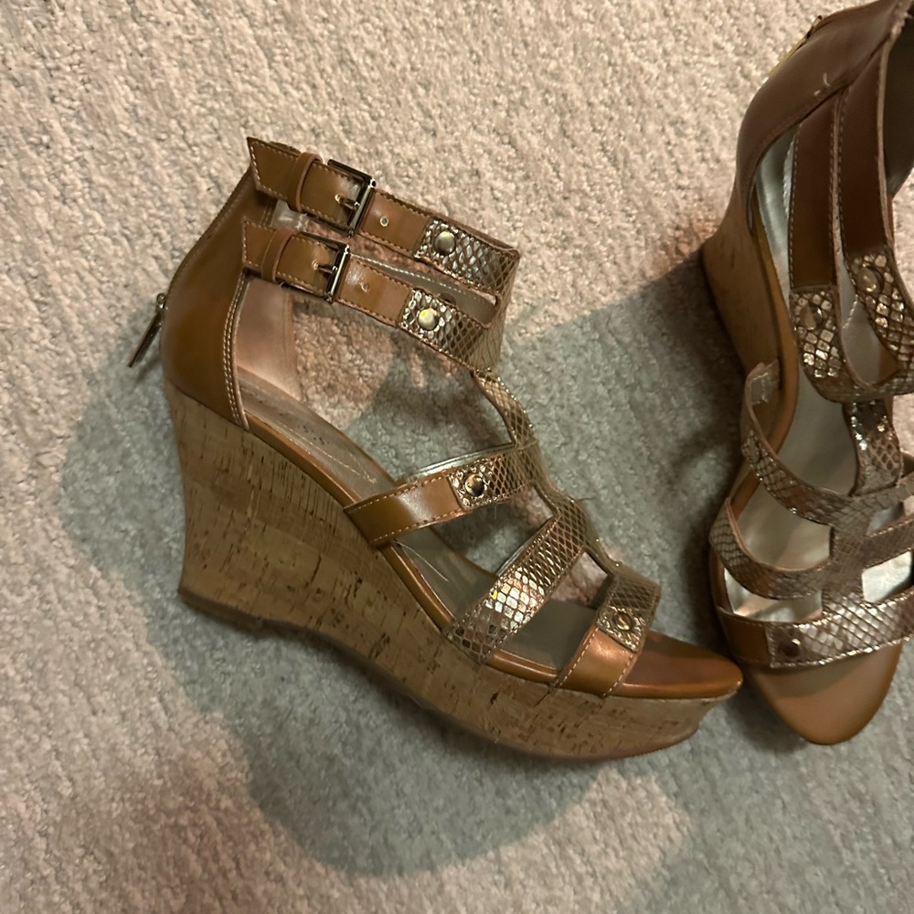 Gold wedges